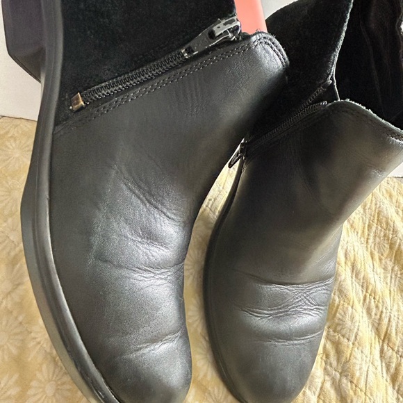 Naot Helm Nordstrom Size 39 (US 8-8 1/2)
Bootie worn once leather/suede zippers - Picture 2 of 6